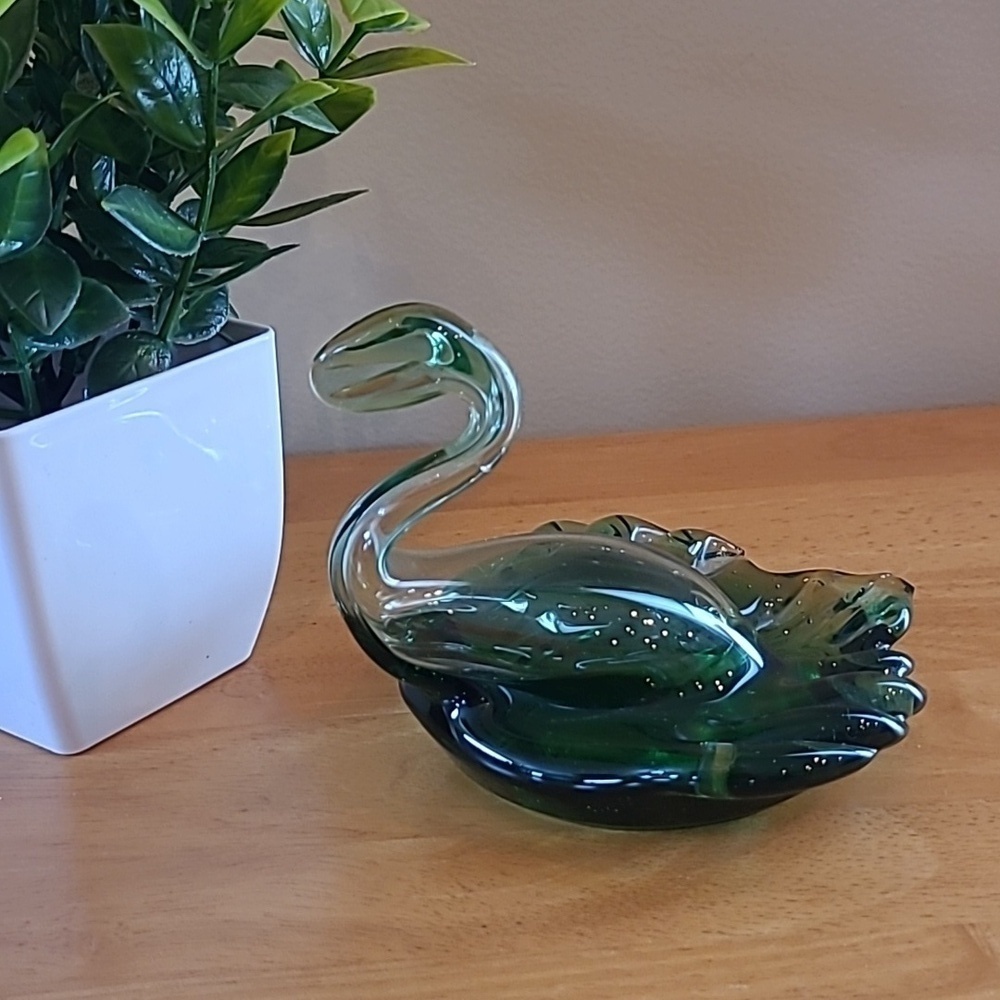 VINTAGE Unique Beautiful Green Glass Swan Bud Vase